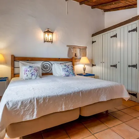 Monte Solteiras In By Lovelystay *