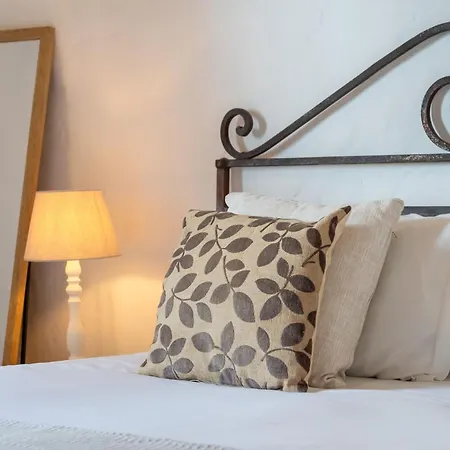 Monte Solteiras In By Lovelystay