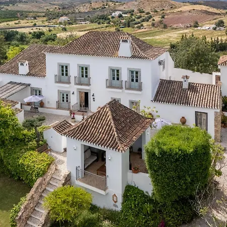 Сasa de vacaciones Monte Solteiras In By Lovelystay